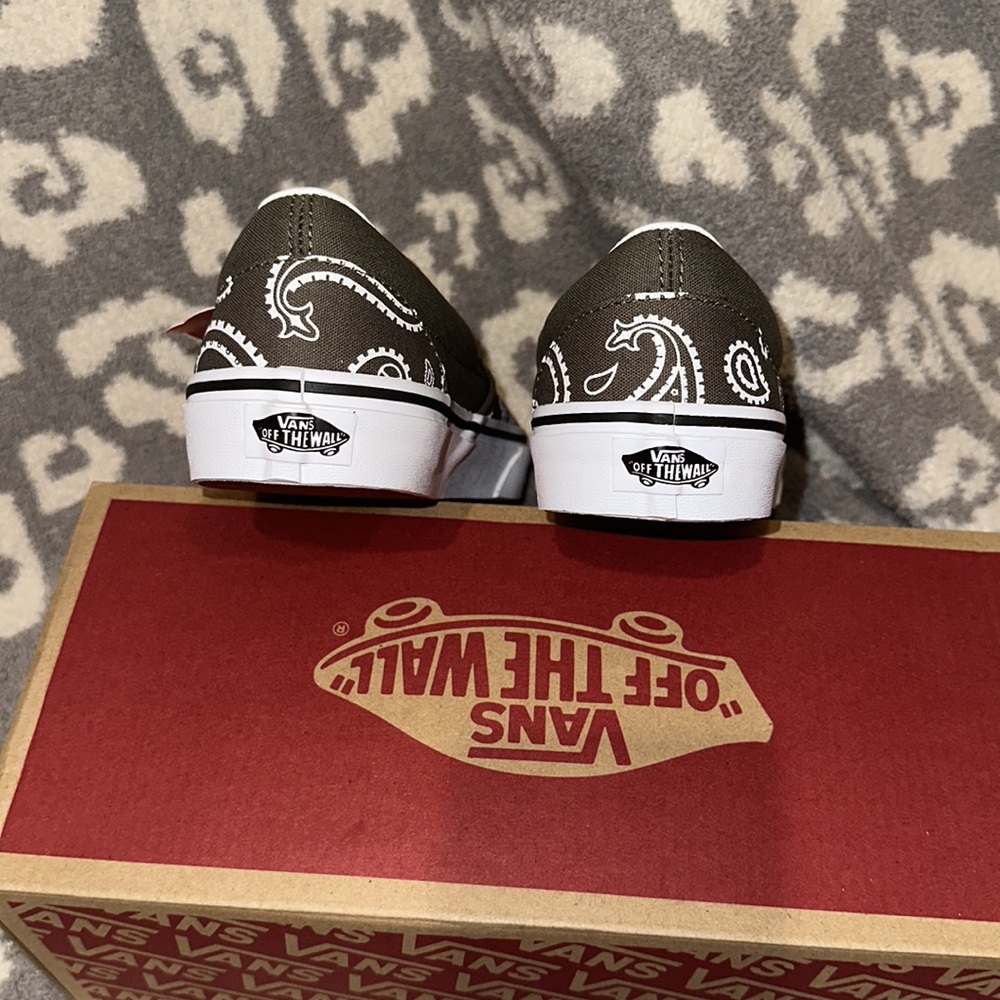 Classic Slip-on Vans New in Peace ✌🏻 Paisley & Grape Lea 😘 - Picture 12 of 17